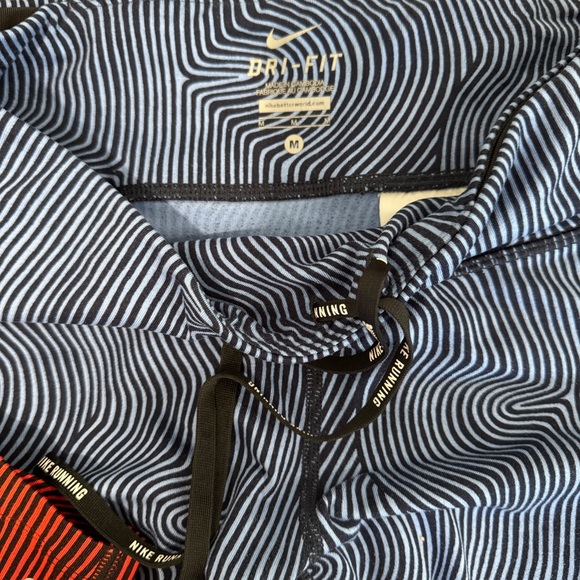 Bundle of 2 Nike Crop Leggings Medium - Picture 6 of 9